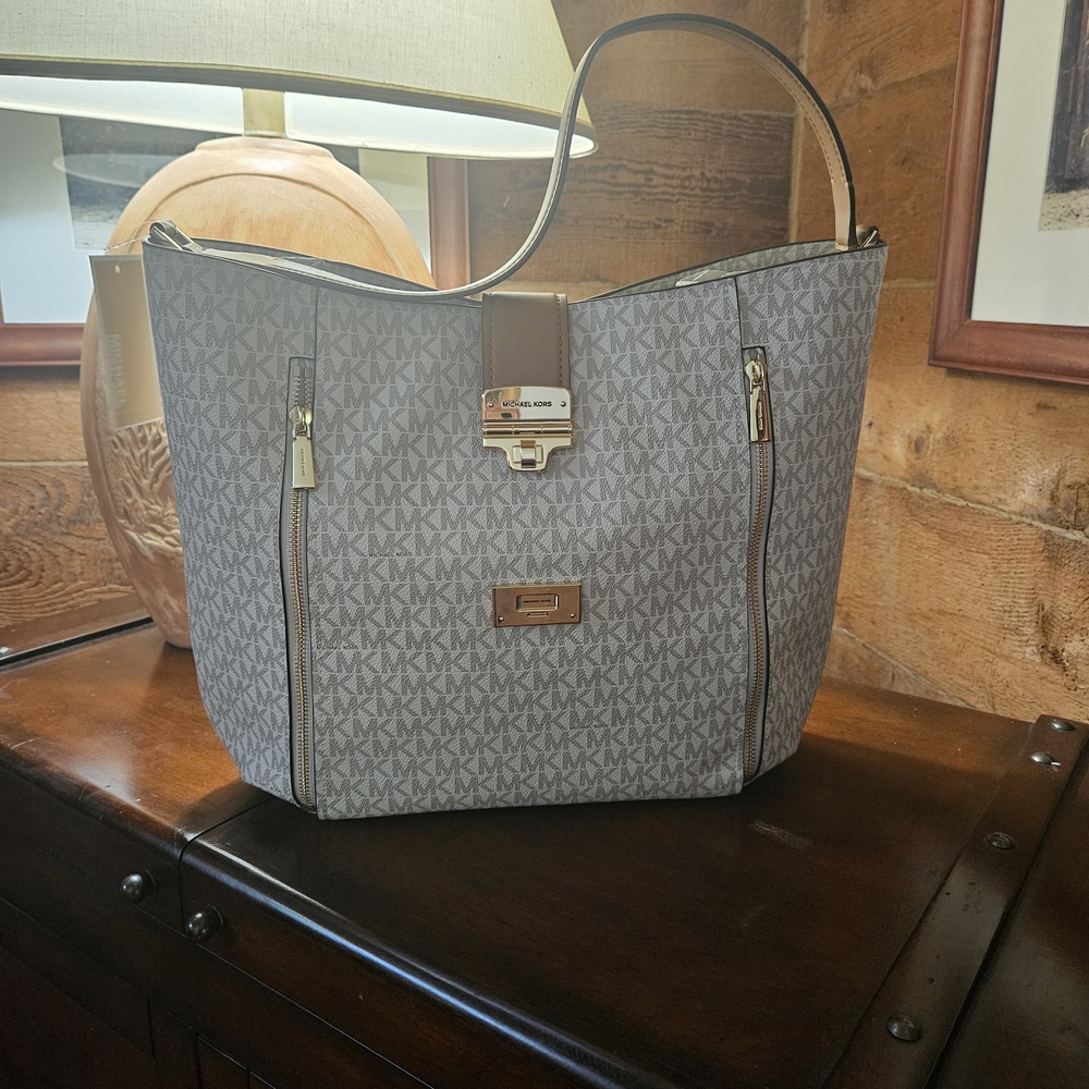 Michael Kors Cream and Tan Hobo Bag - Picture 5 of 10